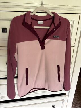 Columbia Women's Two-Tone Mauve and Light Pink Snap Pullover